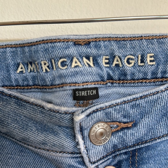 American Eagle Outfitters Mom Denim Short Distressed 14 Medium Blue • - Picture 3 of 6